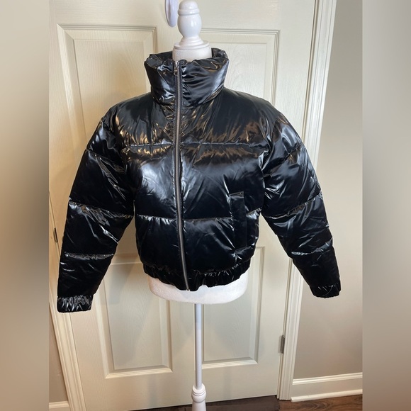 A & F Ultra cropped puffer shiny black - Picture 3 of 14